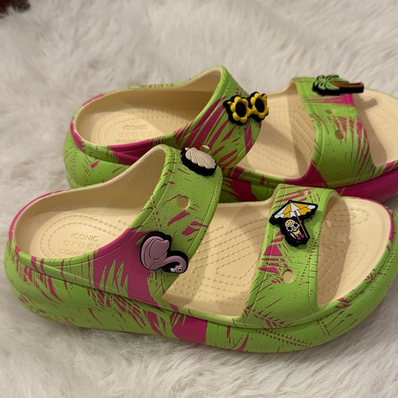 CROCS Classic Spring Break Crush Platform Size W8/M6 pre- owned. - Picture 4 of 4